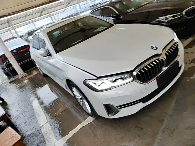 BMW 5 Series — Фото автомобиля 3