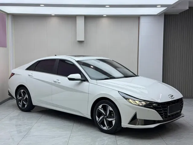 Hyundai Elantra — Фото автомобиля 3