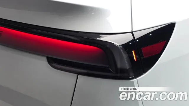 Tesla Model Y — Фото автомобиля 8