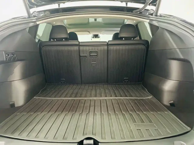 Tesla Model Y — Фото автомобиля 12