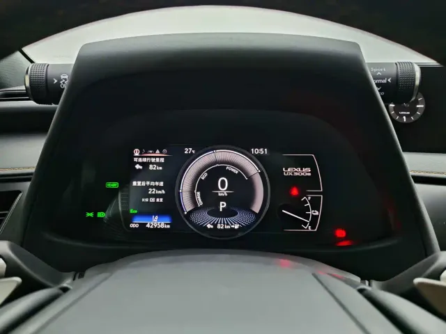 Lexus UX — Фото автомобиля 12