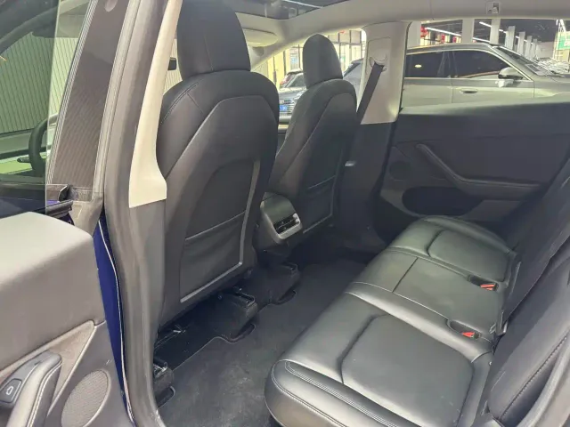 Tesla Model Y — Фото автомобиля 13
