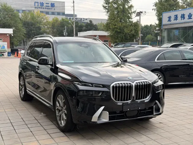 BMW X7 — Фото автомобиля 3