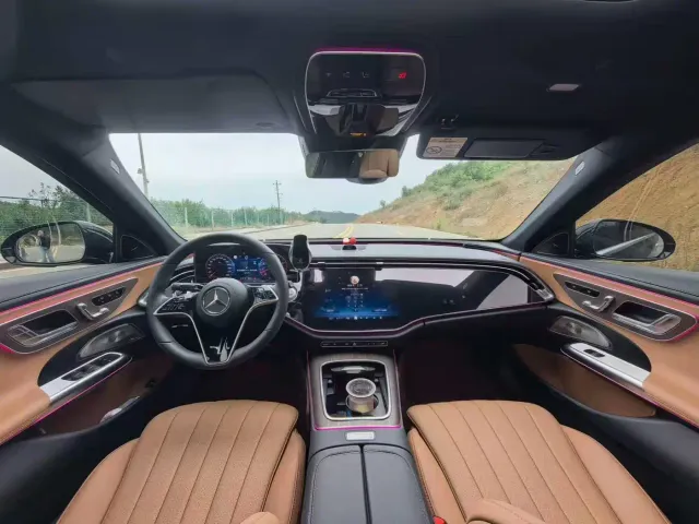 Mercedes-Benz E-Class — Фото автомобиля 4