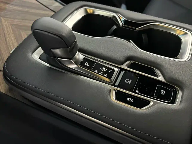 Lexus LM — Фото автомобиля 8