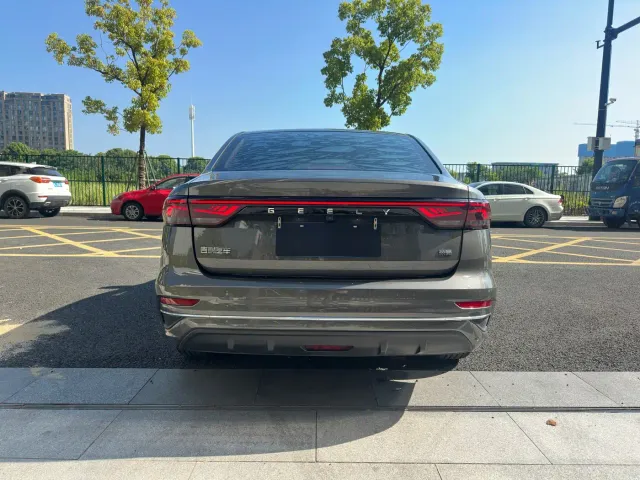 Geely Emgrand — Фото автомобиля 6