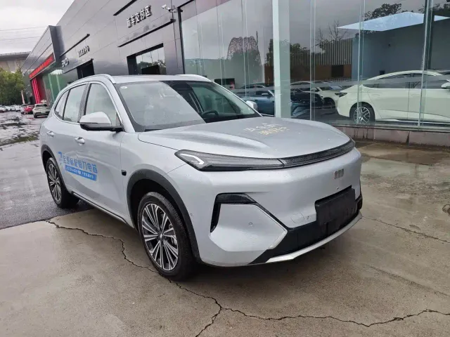 Geely Galaxy Starship 7 EM-i — Фото автомобиля 3