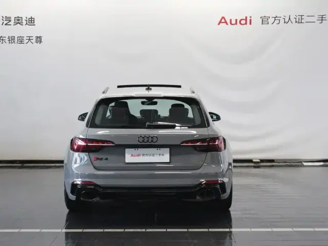 Audi RS 4 — Фото автомобиля 6