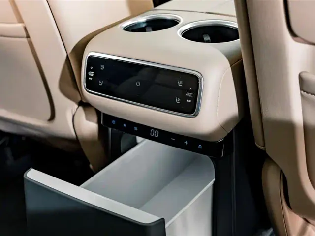 Li Auto L8 — Фото автомобиля 23