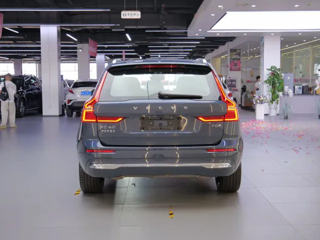 Volvo XC60 — Фото автомобиля 7