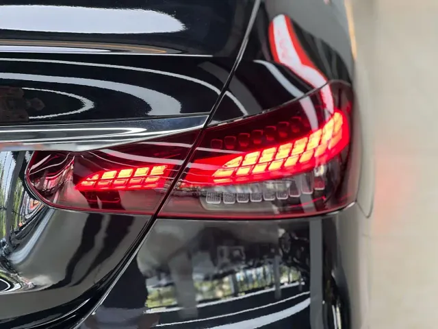 Mercedes-Benz E-Class — Фото автомобиля 18