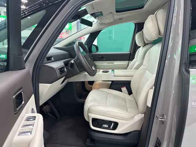 Li Auto MEGA — Фото автомобиля 3