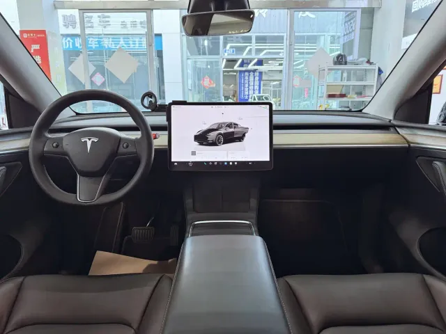 Tesla Model Y — Фото автомобиля 11