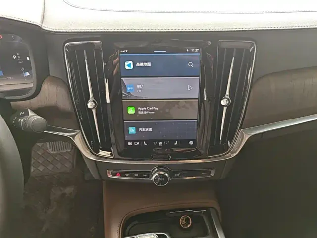Volvo S90 — Фото автомобиля 8