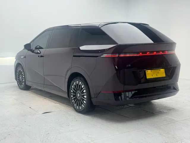 Xpeng X9 — Фото автомобиля 4