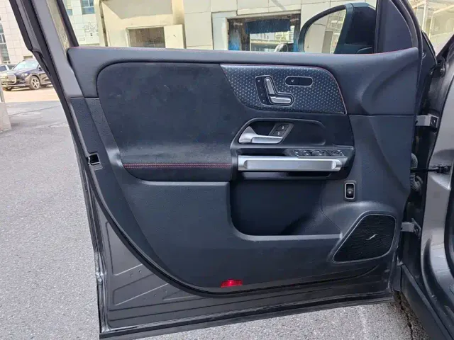 Mercedes-Benz GLB AMG — Фото автомобиля 9