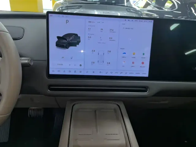 Li Auto i8 — Фото автомобиля 12
