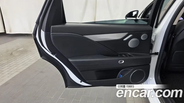Genesis G80 Electrified G80 (RG3) — Фото автомобиля 19