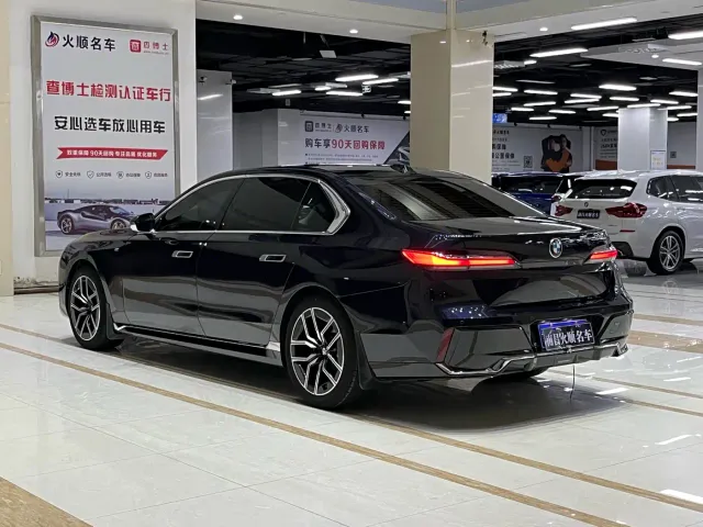 BMW 7 Series — Фото автомобиля 7