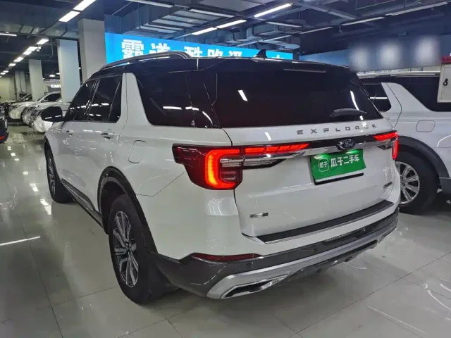 Ford Explorer — Фото автомобиля 7