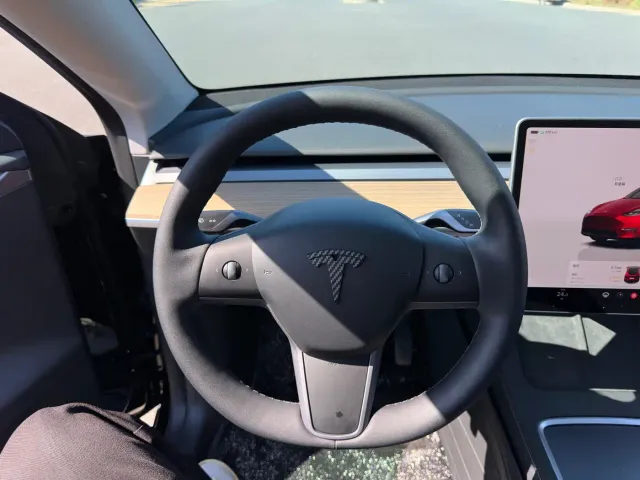 Tesla Model Y — Фото автомобиля 15