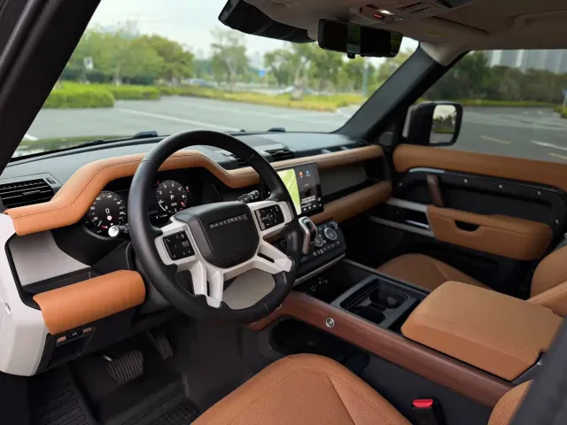 Land Rover Defender — Фото автомобиля 4