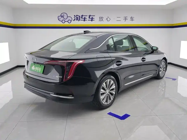 Hongqi E-QM5 — Фото автомобиля 3