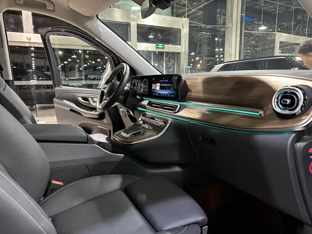 Mercedes-Benz V-Class — Фото автомобиля 11