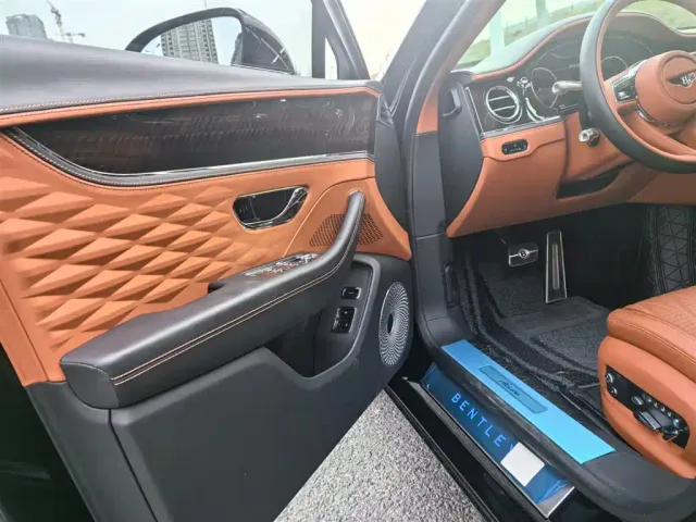 Bentley Flying Spur — Фото автомобиля 22