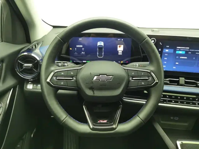 Chevrolet Equinox Plus — Фото автомобиля 11