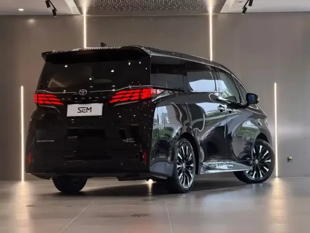 Toyota Alphard — Фото автомобиля 4