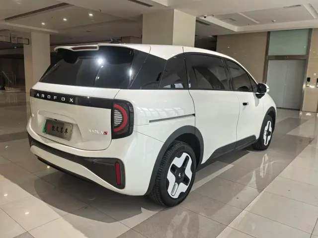 Arcfox Kaola S — Фото автомобиля 13