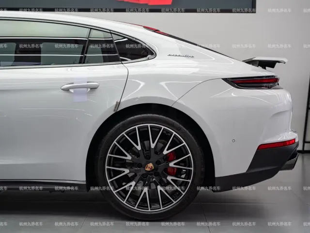 Porsche Panamera — Фото автомобиля 10