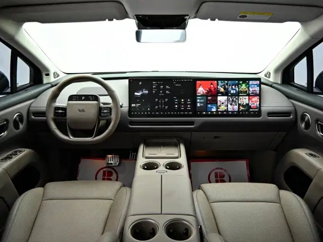 Li Auto i8 — Фото автомобиля 14