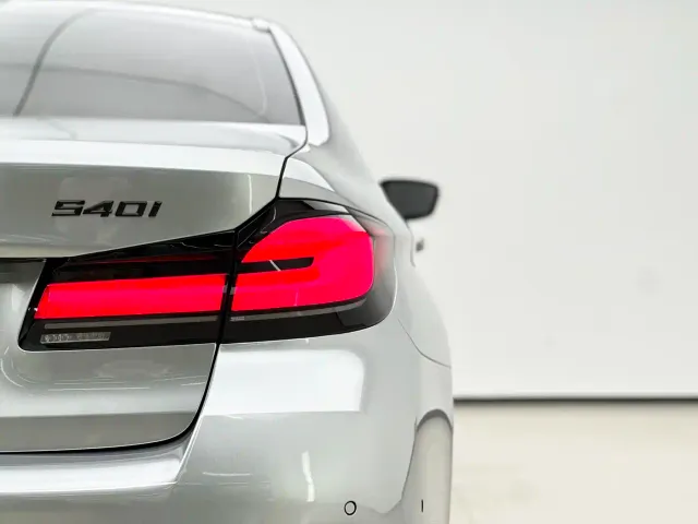 BMW 5 Series — Фото автомобиля 13
