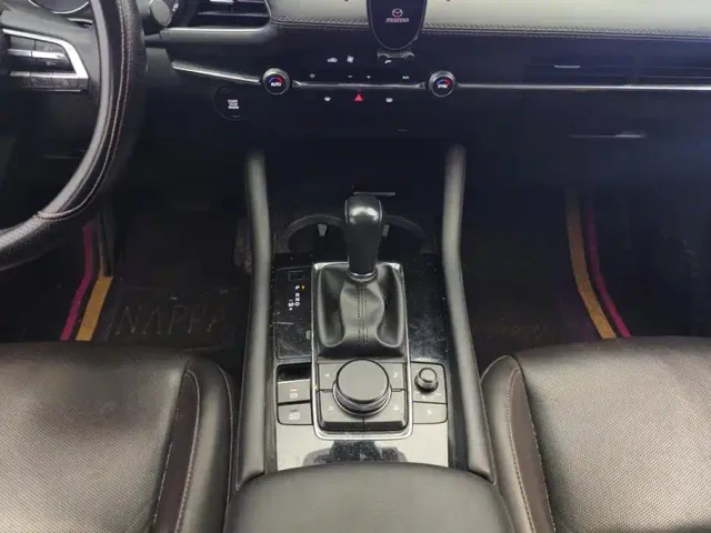 Mazda Axela — Фото автомобиля 16