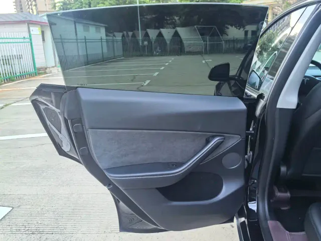Tesla Model Y — Фото автомобиля 27