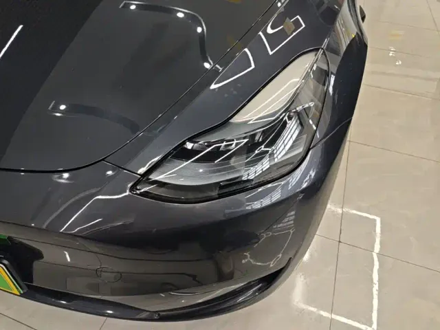 Tesla Model Y — Фото автомобиля 23