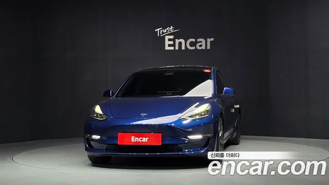 Tesla Model 3 — Фото автомобиля 3