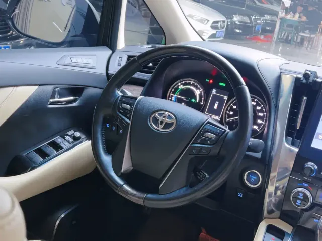 Toyota Vellfire — Фото автомобиля 14