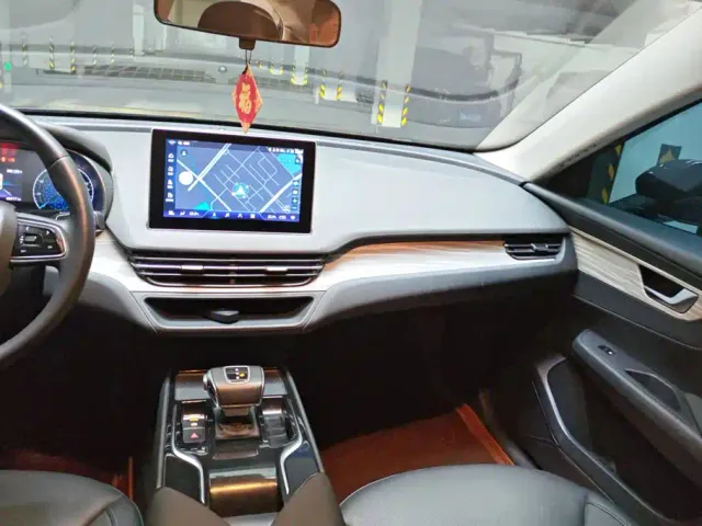 Hongqi E-QM5 — Фото автомобиля 13