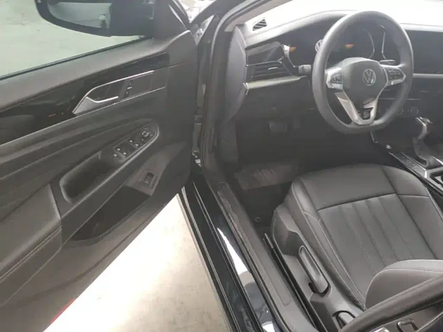 Volkswagen Passat — Фото автомобиля 15