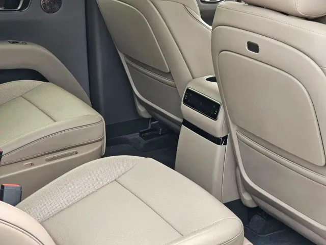 Li Auto i8 — Фото автомобиля 14