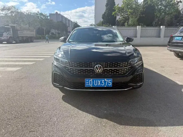 Volkswagen Passat — Фото автомобиля 2
