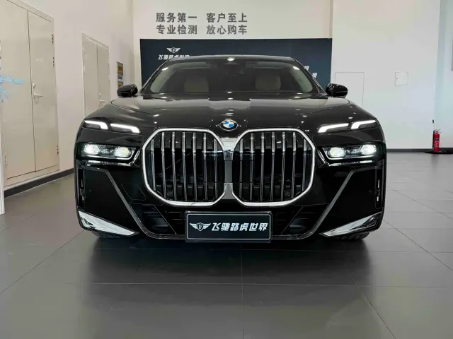 BMW 7 Series — Фото автомобиля 2