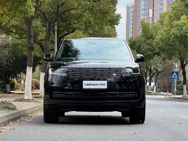 Land Rover Range Rover 2023 3.0 L6 360PS Golden Age Edition — Фото автомобиля 2