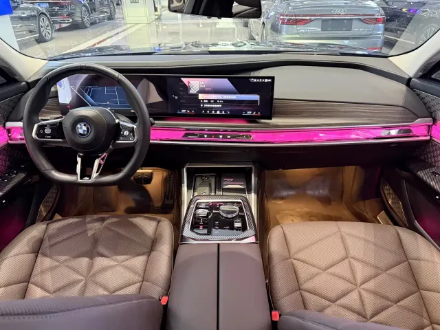 BMW i7 — Фото автомобиля 7