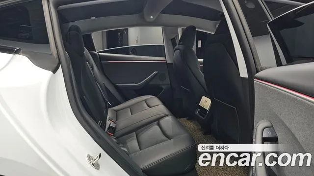 Tesla Model 3 — Фото автомобиля 4