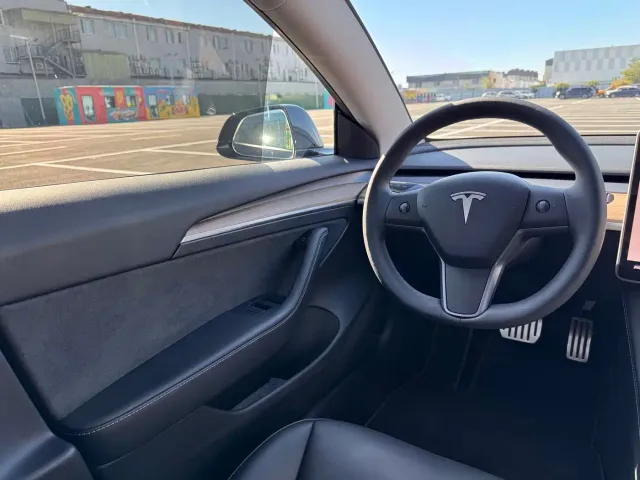 Tesla Model 3 — Фото автомобиля 14