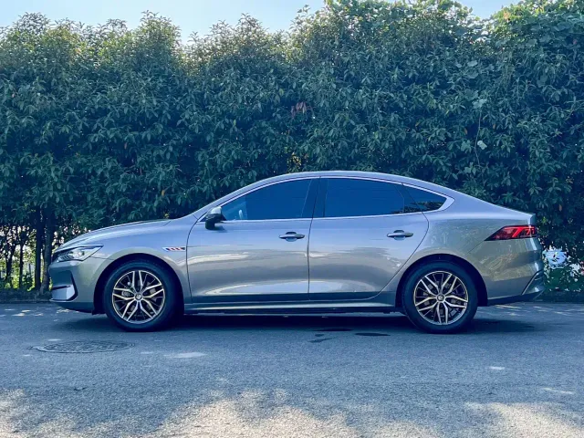 BYD Qin PLUS — Фото автомобиля 6